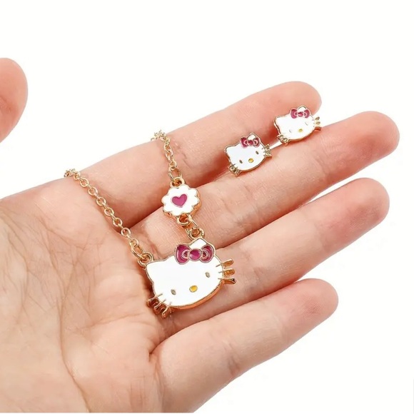 NEW 2pcs/Set Hello Kitty Pendant Necklace & Earrings - Picture 2 of 6